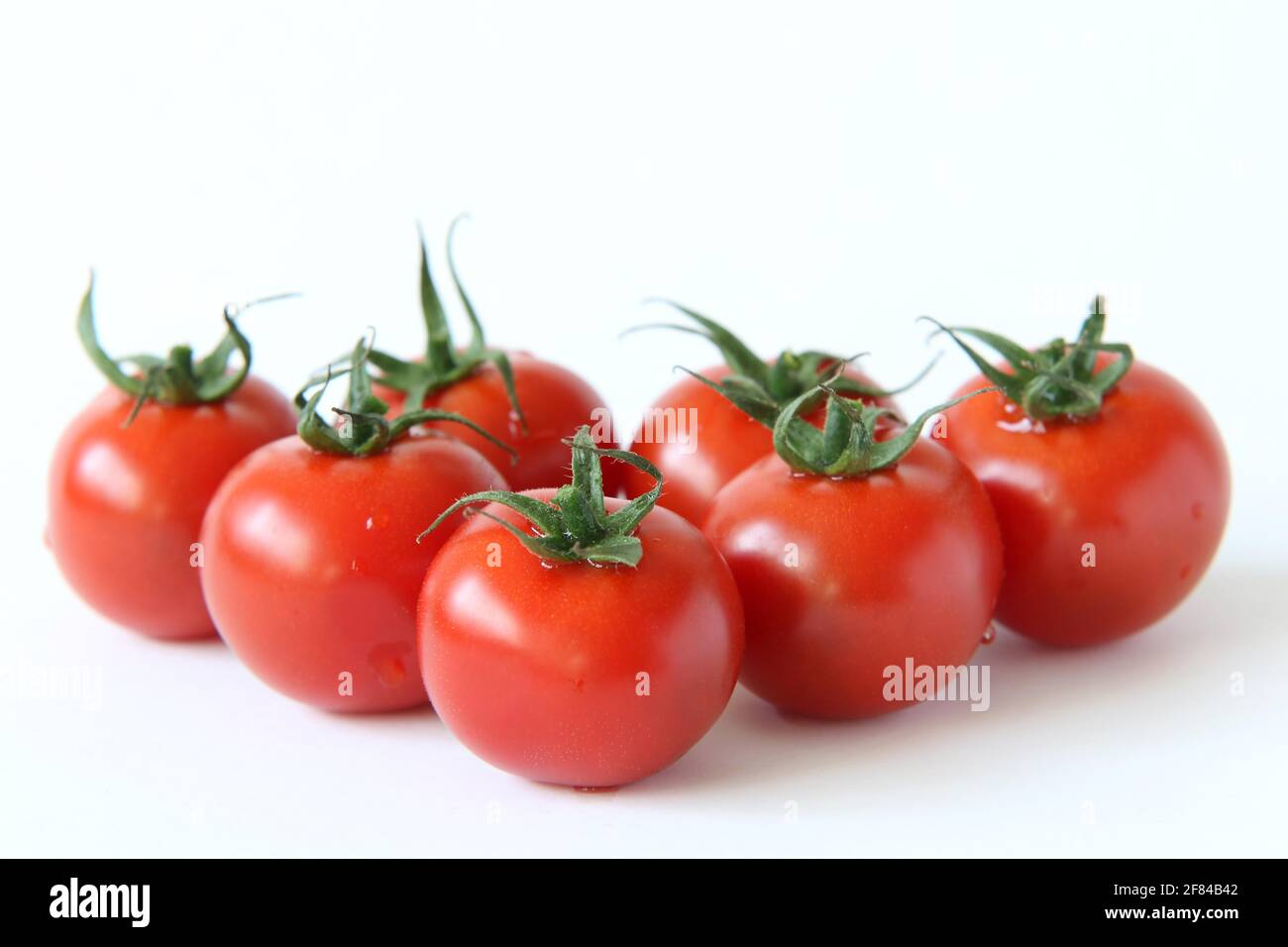 Pomodori panicoli su sfondo bianco, fotografia alimentare, studio shot Foto Stock