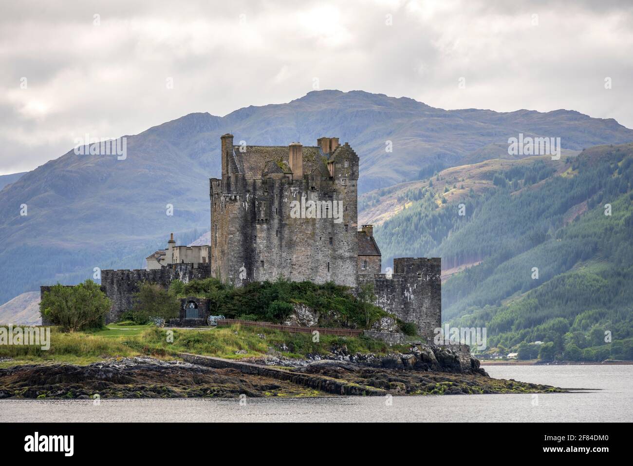 Eilean Donan Castle bei Dornie, Western Ross, Loch Duich, West Highlands, schottisches Hochland, Schottland, Grossbritannien Foto Stock