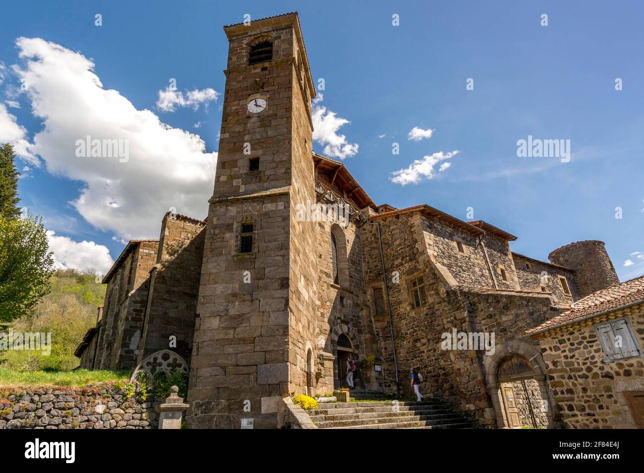 Chiesa di Romaneque abbaye di Pebrac villaggio, Haute Loire departement, Auvergne, Francia Foto Stock