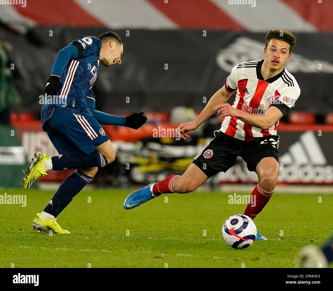 Sheffield, Regno Unito. 11 Apr 2021. Ethan Ampadu di Sheffield Utd si batte con Gabriel Martinelli di Arsenal durante la partita della Premier League a Bramall Lane, Sheffield. Il credito immagine dovrebbe essere: Andrew Yates/Sportimage Credit: Sportimage/Alamy Live News Foto Stock