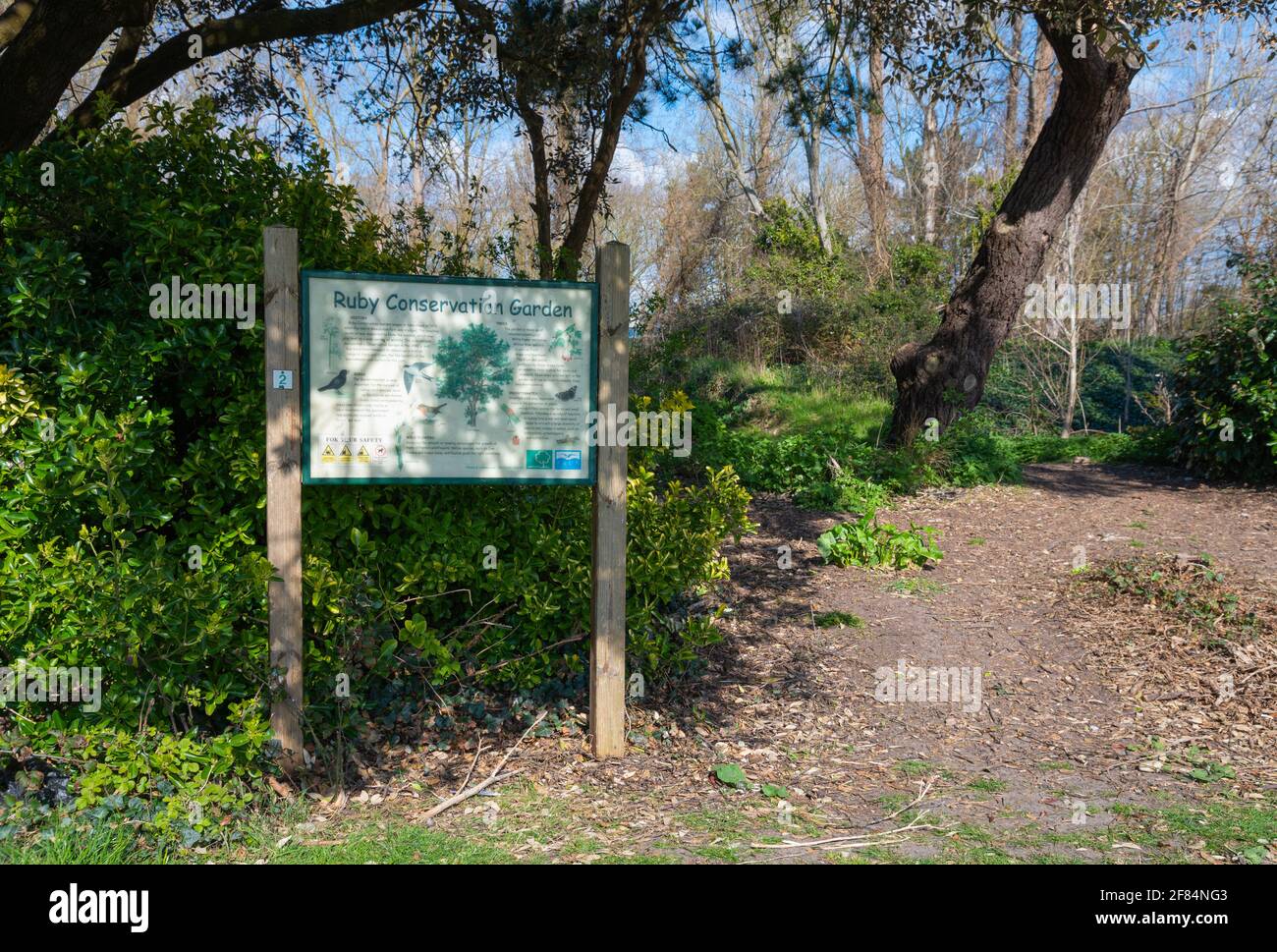Ruby Conservation Garden a Mewsbrook Park a Littlehampton, West Sussex, Inghilterra, Regno Unito. Foto Stock