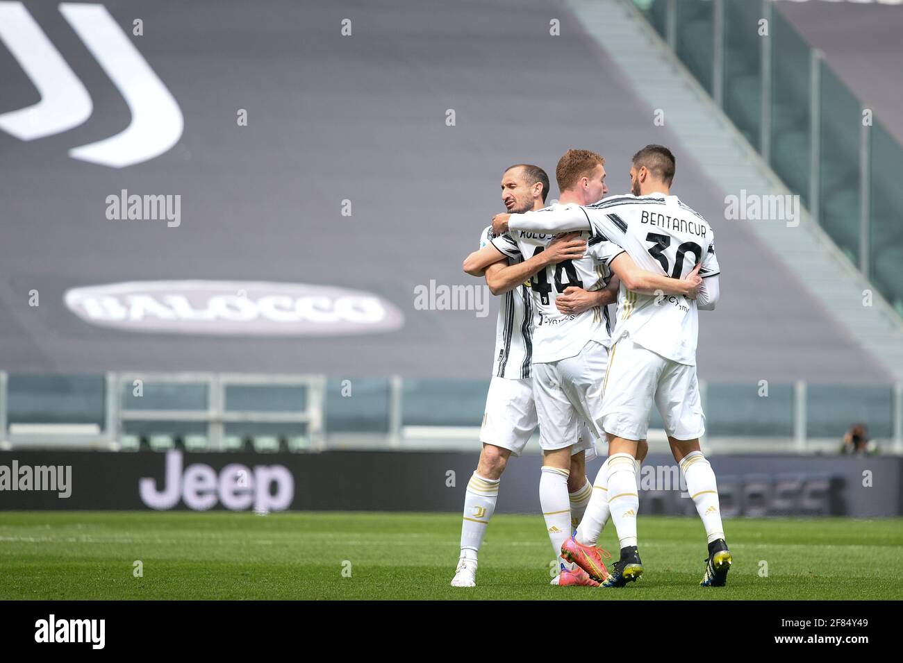 Dejan Kulusevski della Juventus FC celebra il risultato di Rordrigo  Bentancur e Giorgio Chiellini dopo il traguardo del 1-0 durante la Serie A, partita  di calcio tra Juventus e Genova CFC. Gli