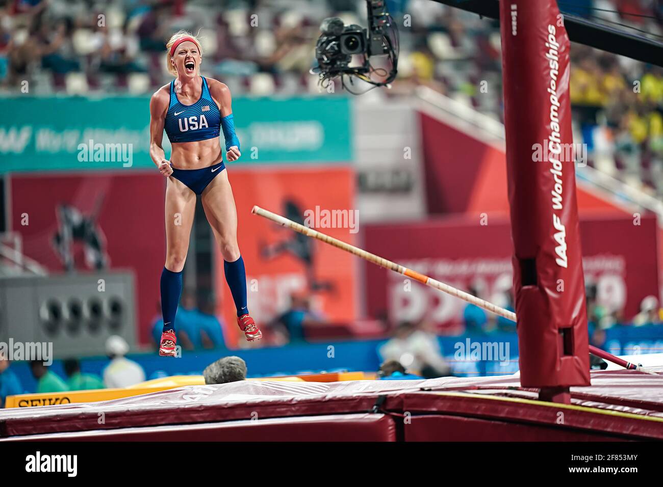 Doha 2019 Sandi Morris festeggia il suo salto ai campionati mondiali di atletica di Doha 2019. Foto Stock