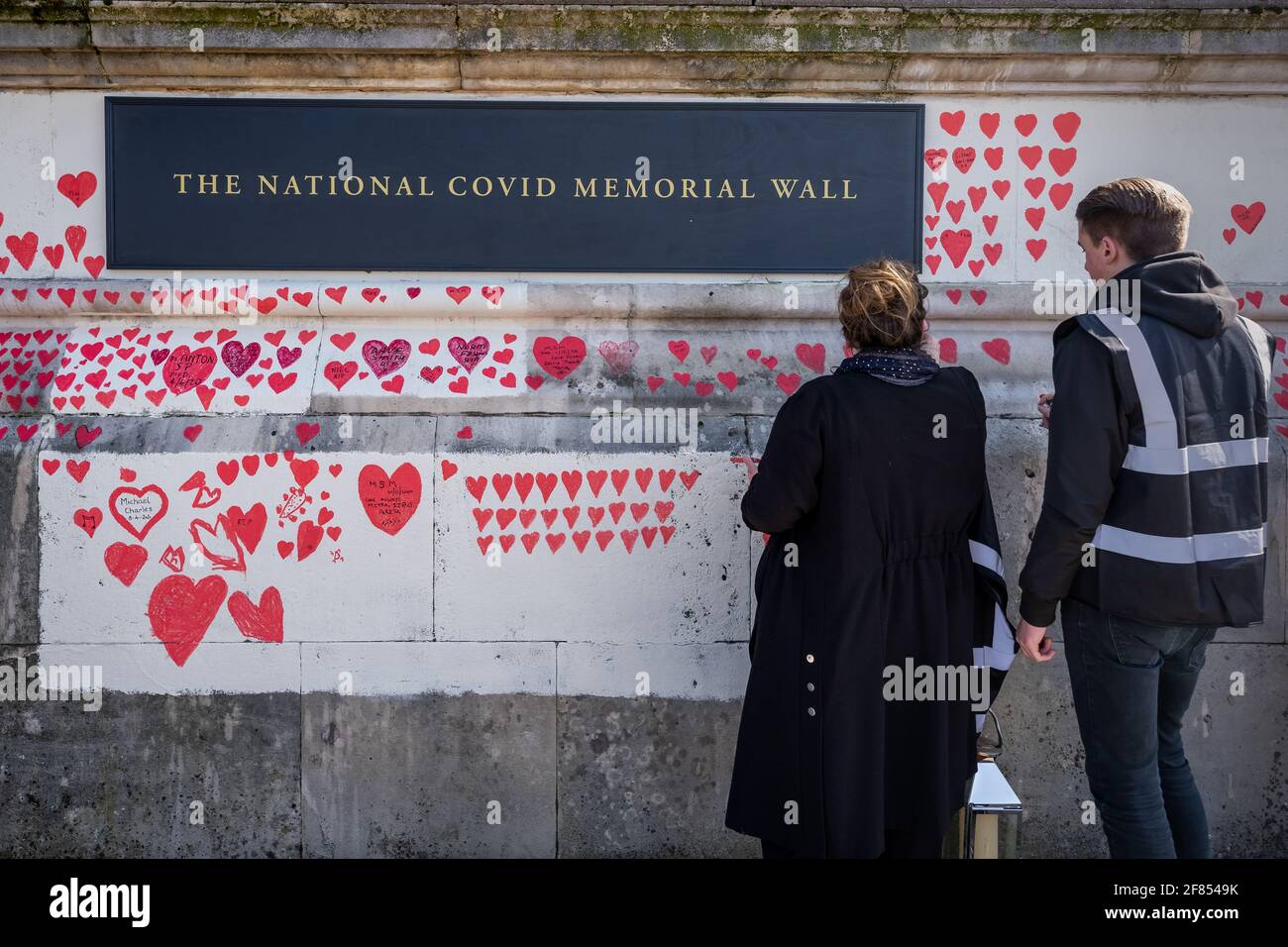 Coronavirus: National Covid Memorial Wall of Hearts, Westminster, Londra, Regno Unito. Foto Stock