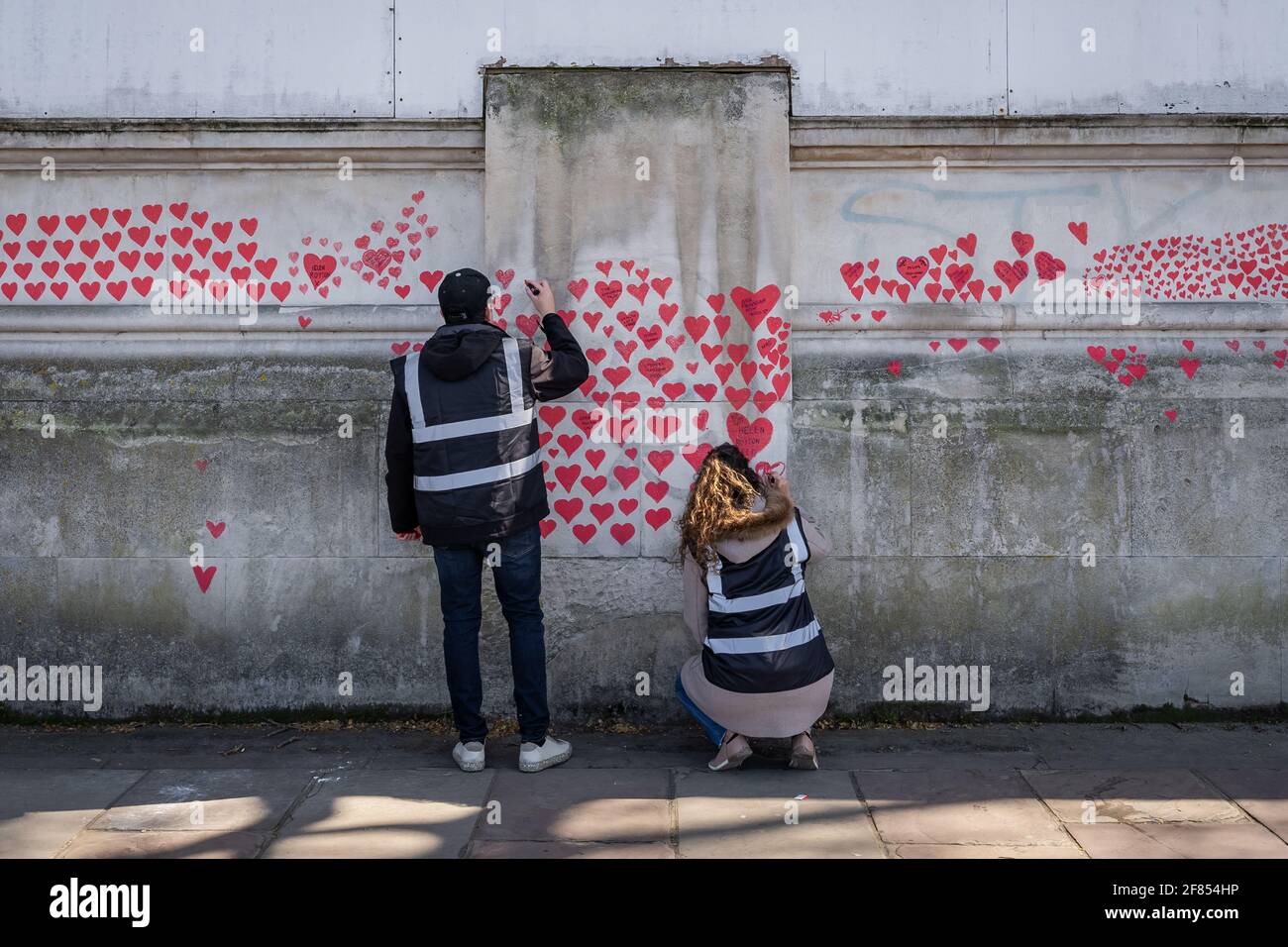 Coronavirus: National Covid Memorial Wall of Hearts, Westminster, Londra, Regno Unito. Foto Stock