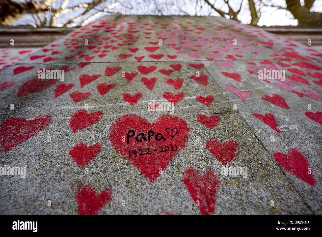 Coronavirus: National Covid Memorial Wall of Hearts, Westminster, Londra, Regno Unito. Foto Stock