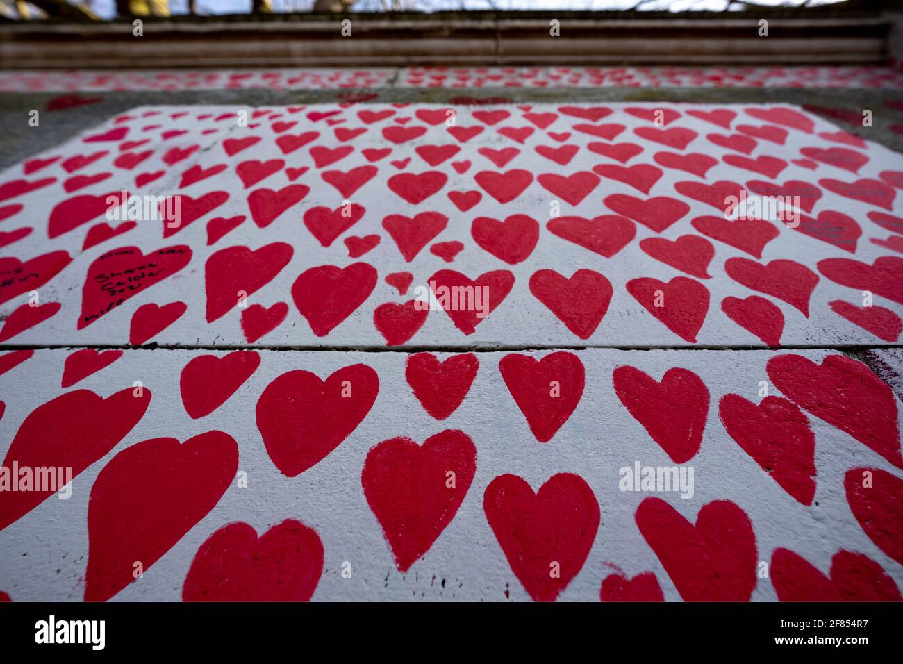 Coronavirus: National Covid Memorial Wall of Hearts, Westminster, Londra, Regno Unito. Foto Stock