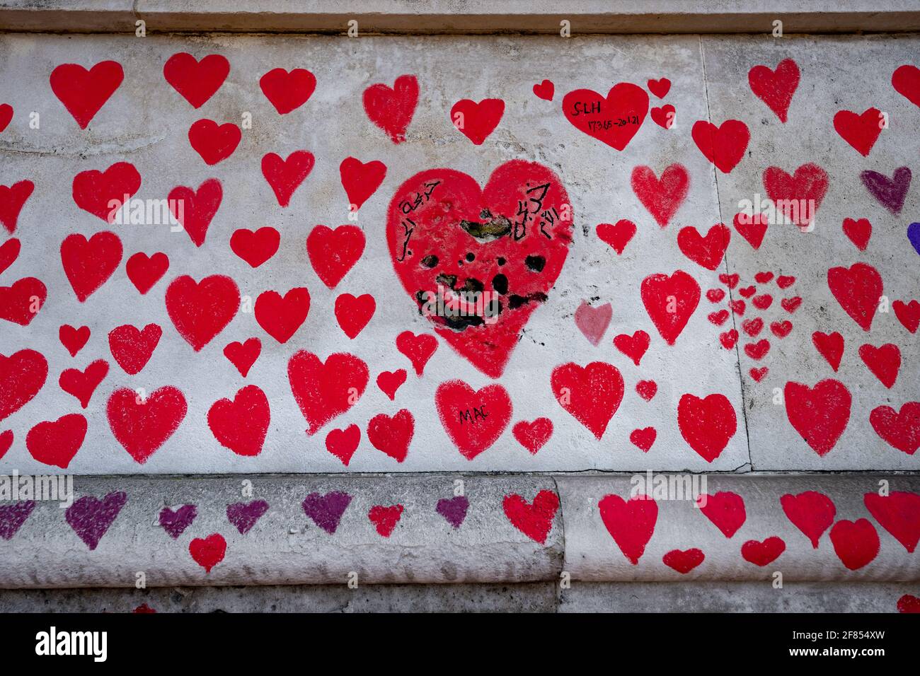 Coronavirus: National Covid Memorial Wall of Hearts, Westminster, Londra, Regno Unito. Foto Stock