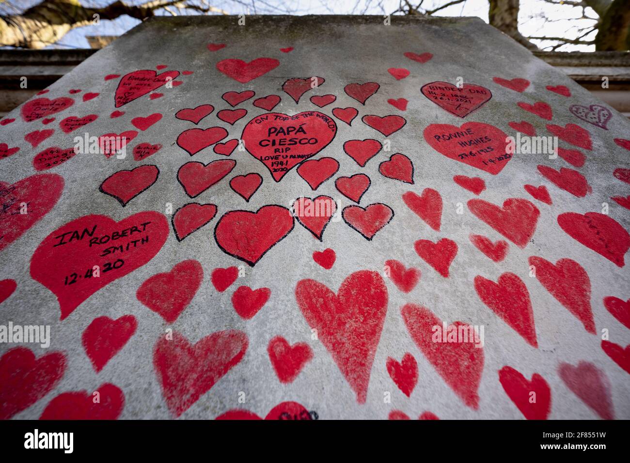 Coronavirus: National Covid Memorial Wall of Hearts, Westminster, Londra, Regno Unito. Foto Stock