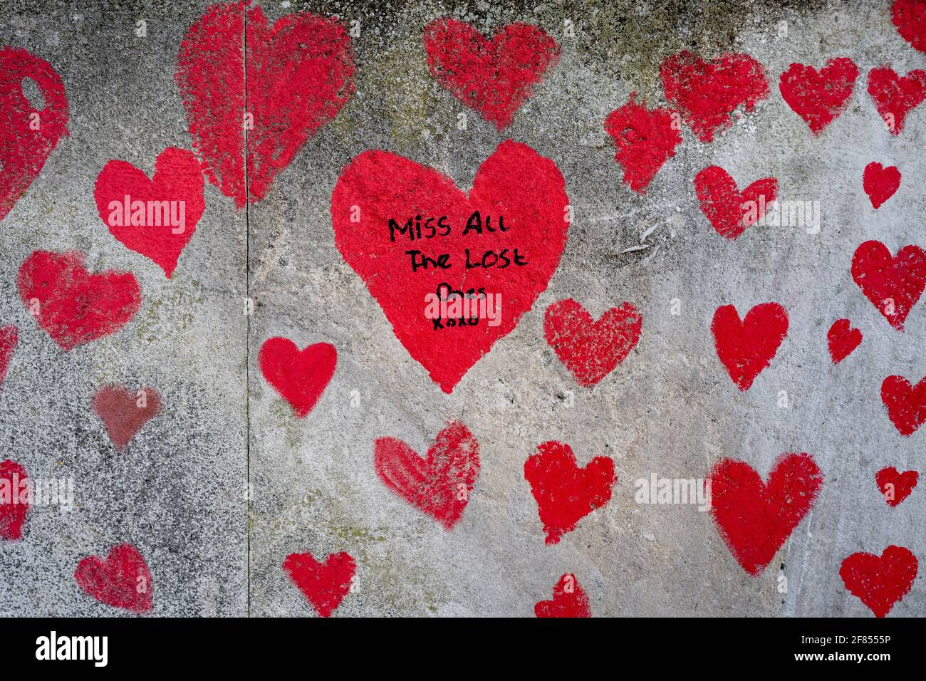 Coronavirus: National Covid Memorial Wall of Hearts, Westminster, Londra, Regno Unito. Foto Stock