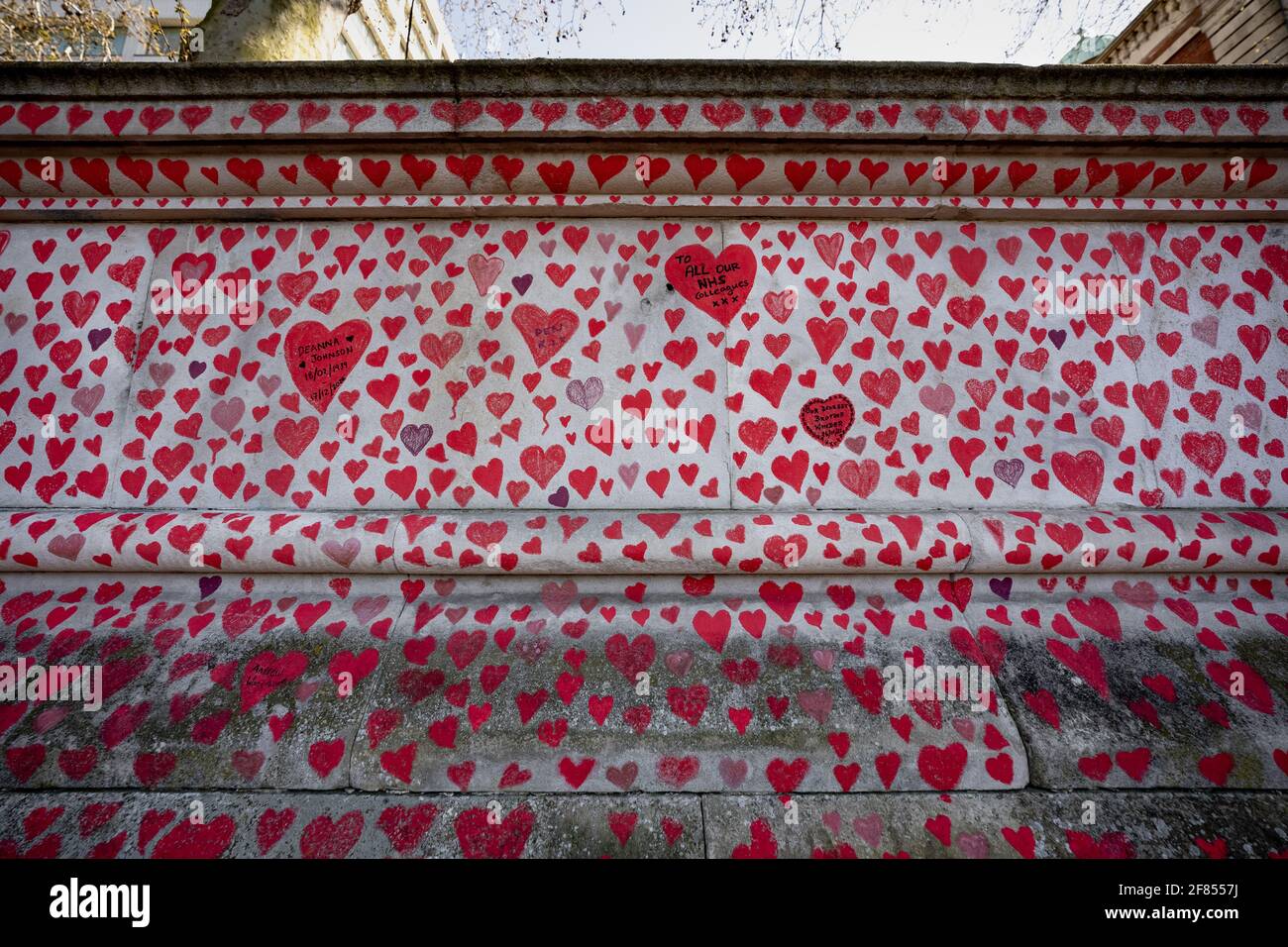 Coronavirus: National Covid Memorial Wall of Hearts, Westminster, Londra, Regno Unito. Foto Stock