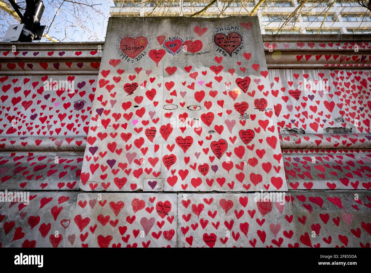 Coronavirus: National Covid Memorial Wall of Hearts, Westminster, Londra, Regno Unito. Foto Stock