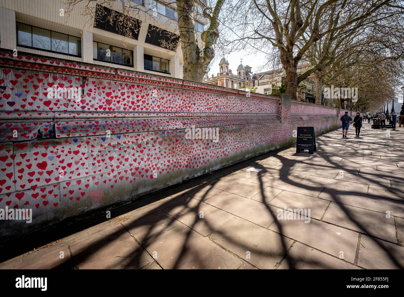 Coronavirus: National Covid Memorial Wall of Hearts, Westminster, Londra, Regno Unito. Foto Stock