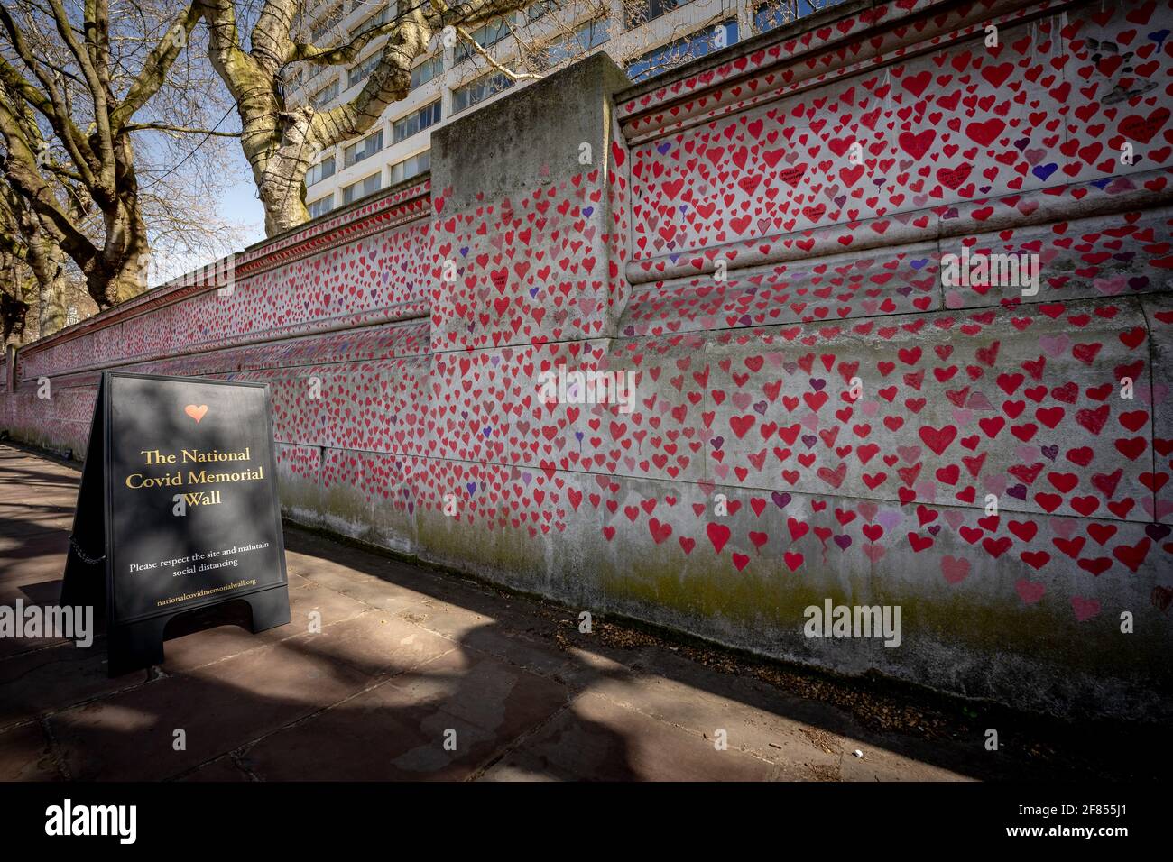 Coronavirus: National Covid Memorial Wall of Hearts, Westminster, Londra, Regno Unito. Foto Stock
