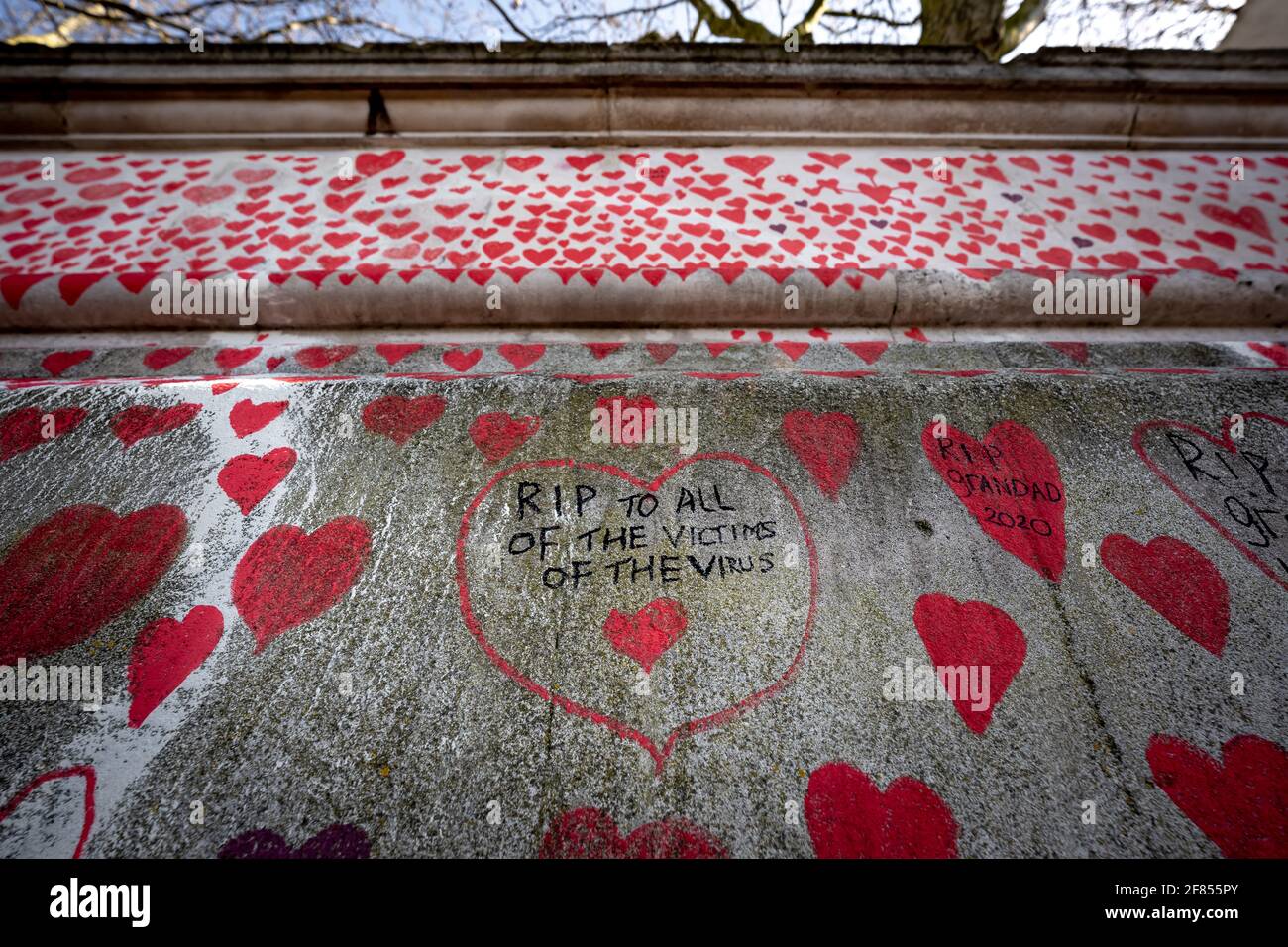 Coronavirus: National Covid Memorial Wall of Hearts, Westminster, Londra, Regno Unito. Foto Stock