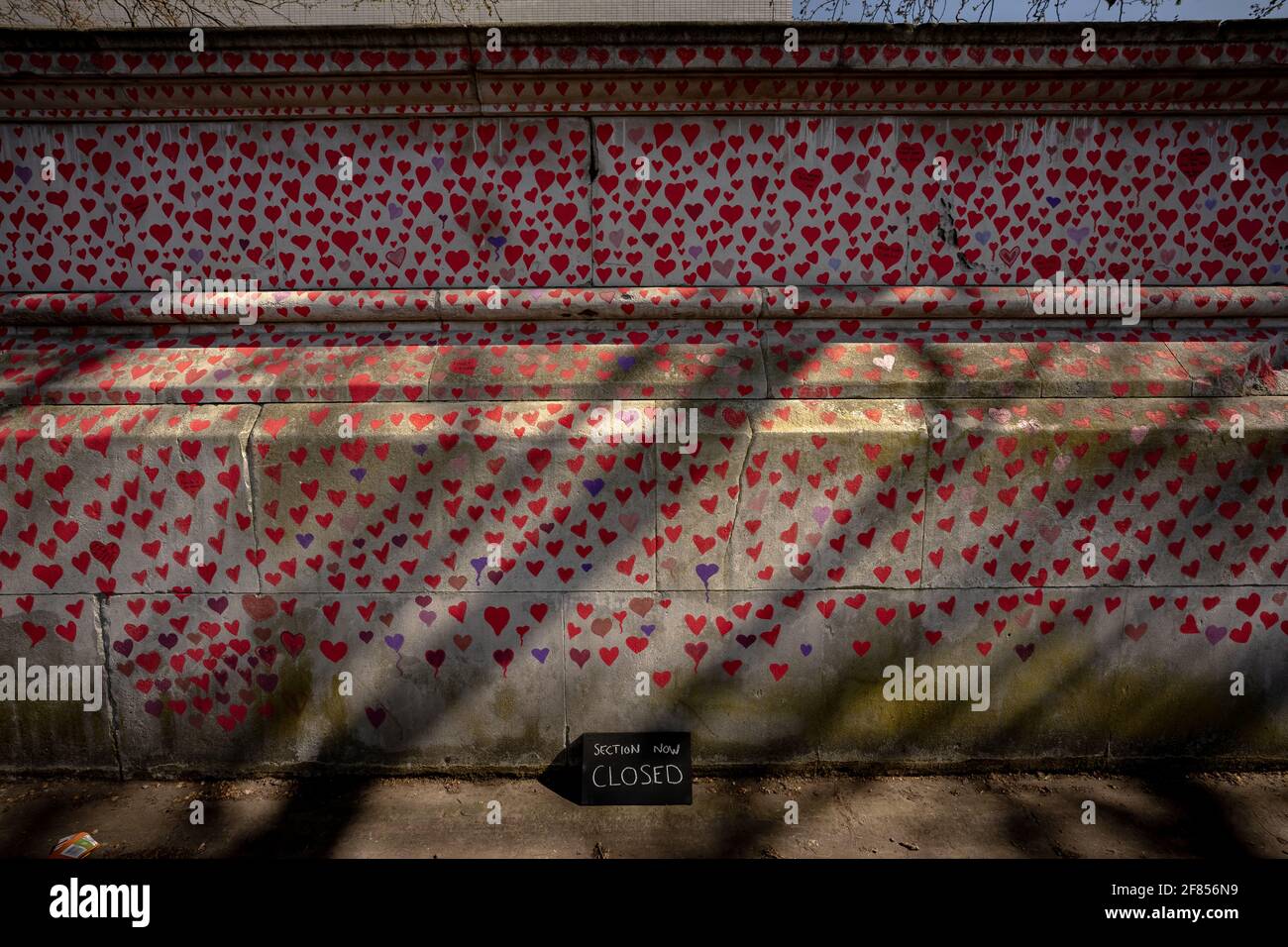 Coronavirus: National Covid Memorial Wall of Hearts, Westminster, Londra, Regno Unito. Foto Stock