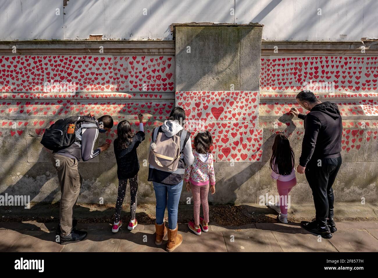 Coronavirus: National Covid Memorial Wall of Hearts, Westminster, Londra, Regno Unito. Foto Stock