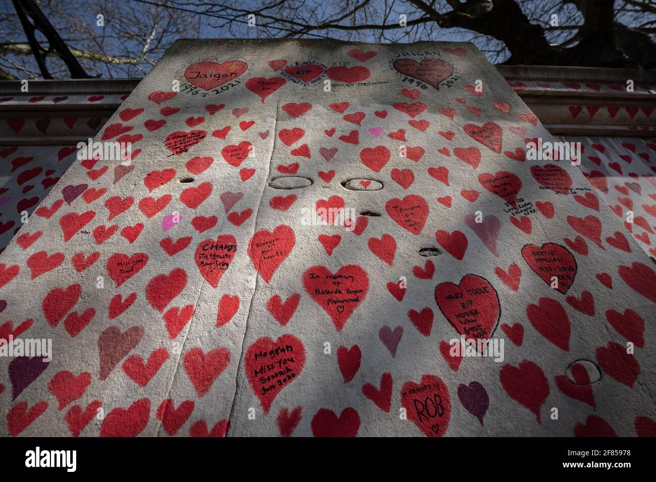 Coronavirus: National Covid Memorial Wall of Hearts, Westminster, Londra, Regno Unito. Foto Stock