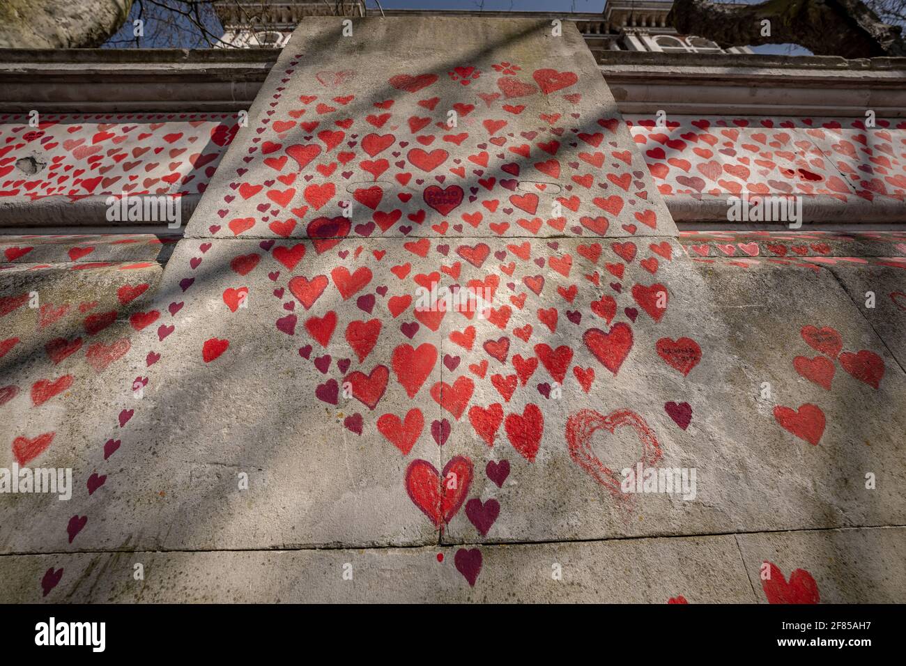 Coronavirus: National Covid Memorial Wall of Hearts, Westminster, Londra, Regno Unito. Foto Stock
