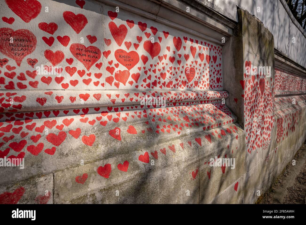 Coronavirus: National Covid Memorial Wall of Hearts, Westminster, Londra, Regno Unito. Foto Stock