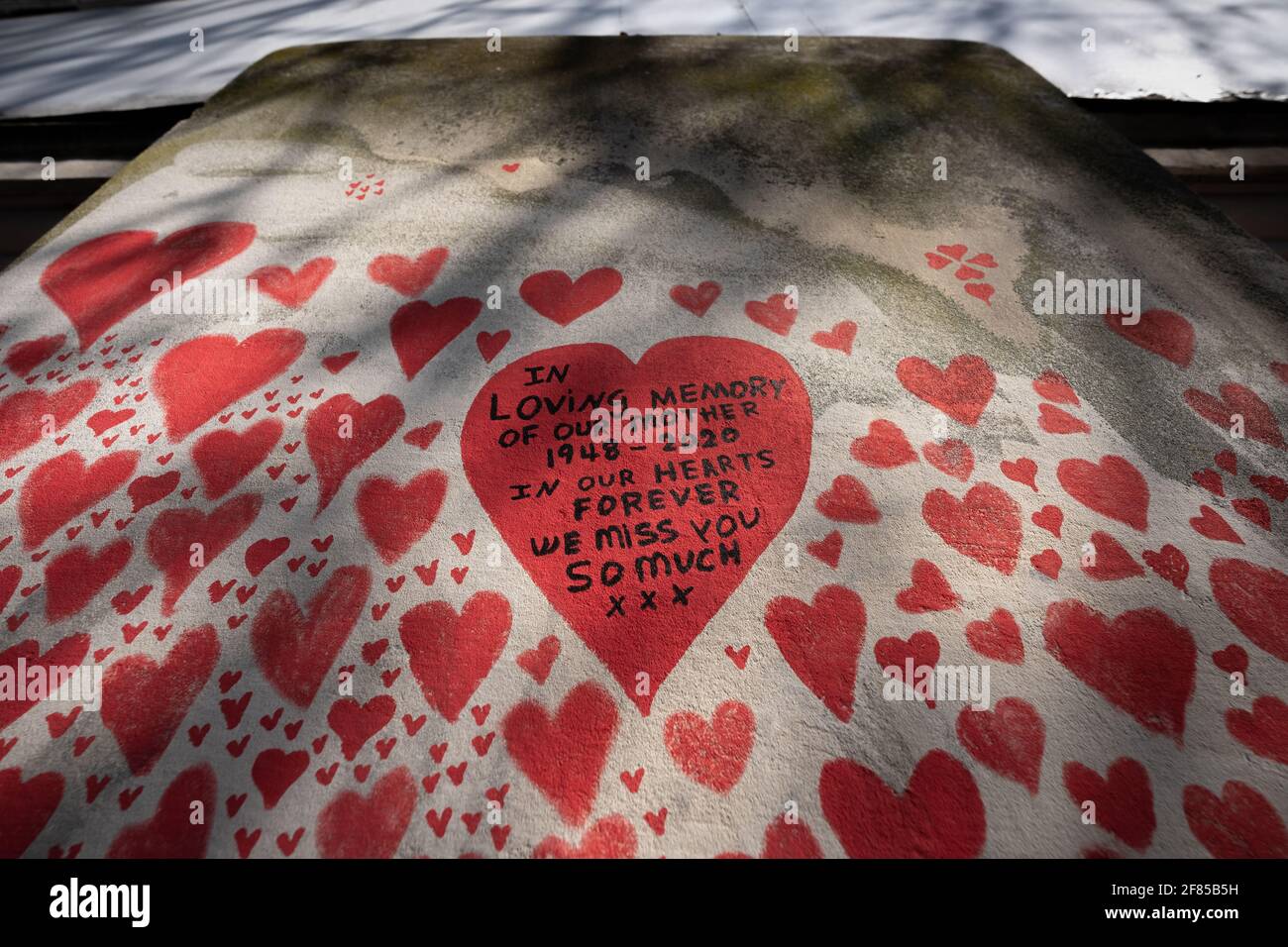 Coronavirus: National Covid Memorial Wall of Hearts, Westminster, Londra, Regno Unito. Foto Stock