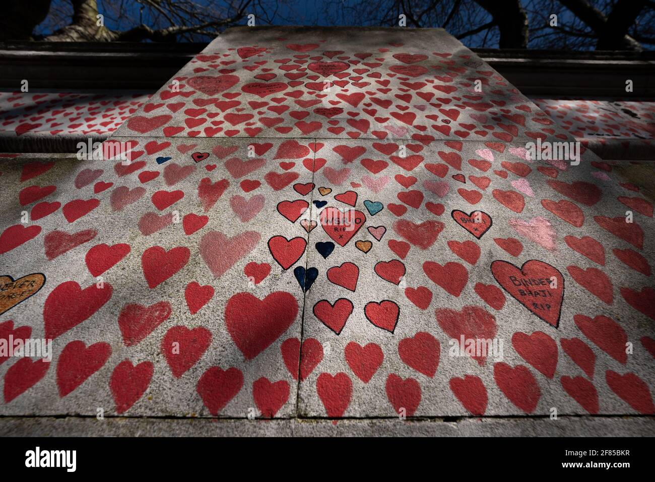 Coronavirus: National Covid Memorial Wall of Hearts, Westminster, Londra, Regno Unito. Foto Stock