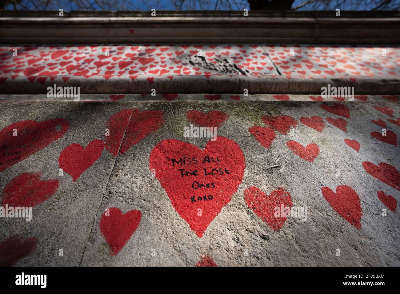 Coronavirus: National Covid Memorial Wall of Hearts, Westminster, Londra, Regno Unito. Foto Stock