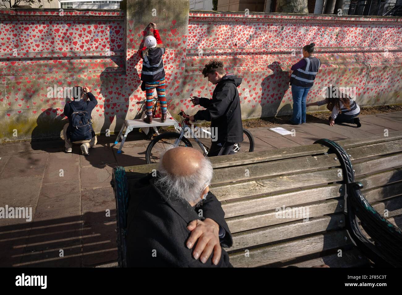 Coronavirus: National Covid Memorial Wall of Hearts, Westminster, Londra, Regno Unito. Foto Stock