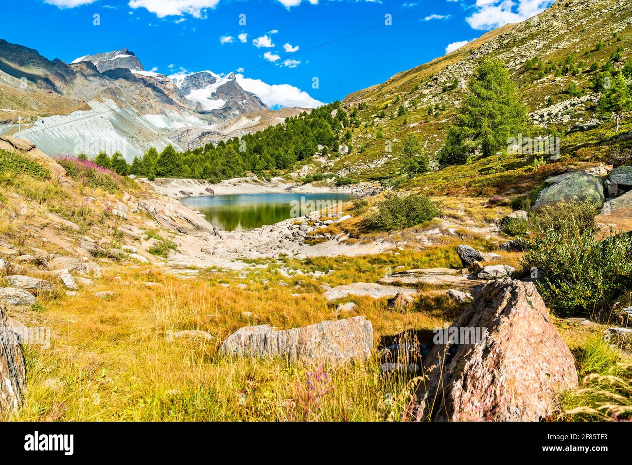 Lago Grunsee vicino a Zermatt in Svizzera Foto Stock