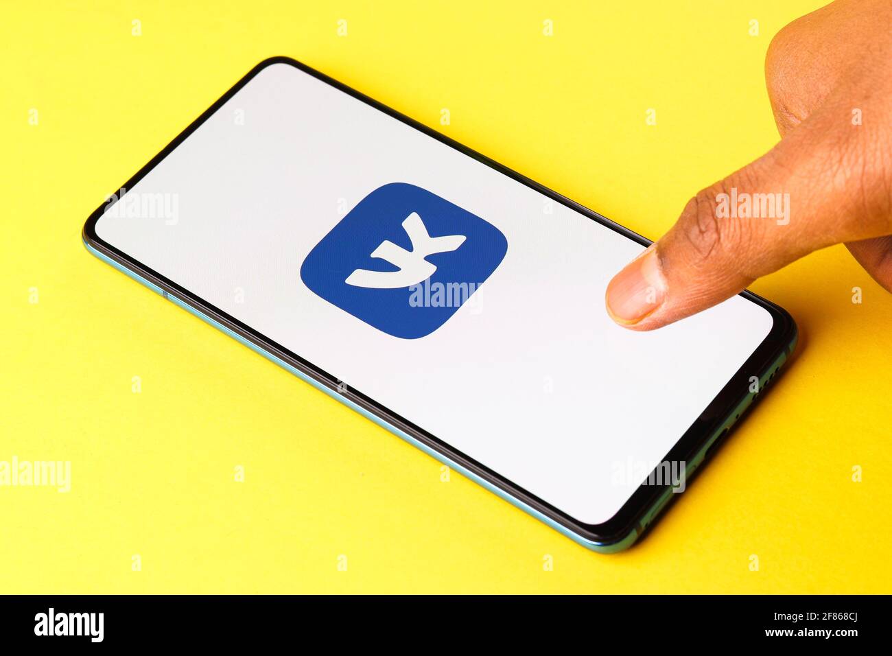 Assam, india - 10 Aprile 2021 : il logo VK sull'immagine di riserva dello schermo del telefono. Foto Stock