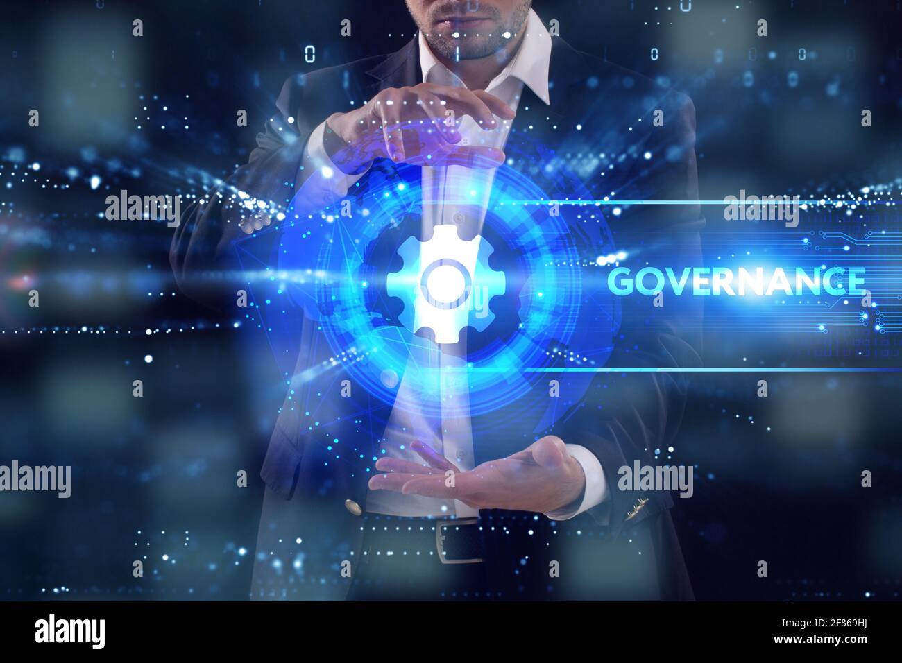 Business, tecnologia, Internet e concetto di rete. Giovane uomo d'affari che lavora su uno schermo virtuale del futuro e vede l'iscrizione: Governance Foto Stock