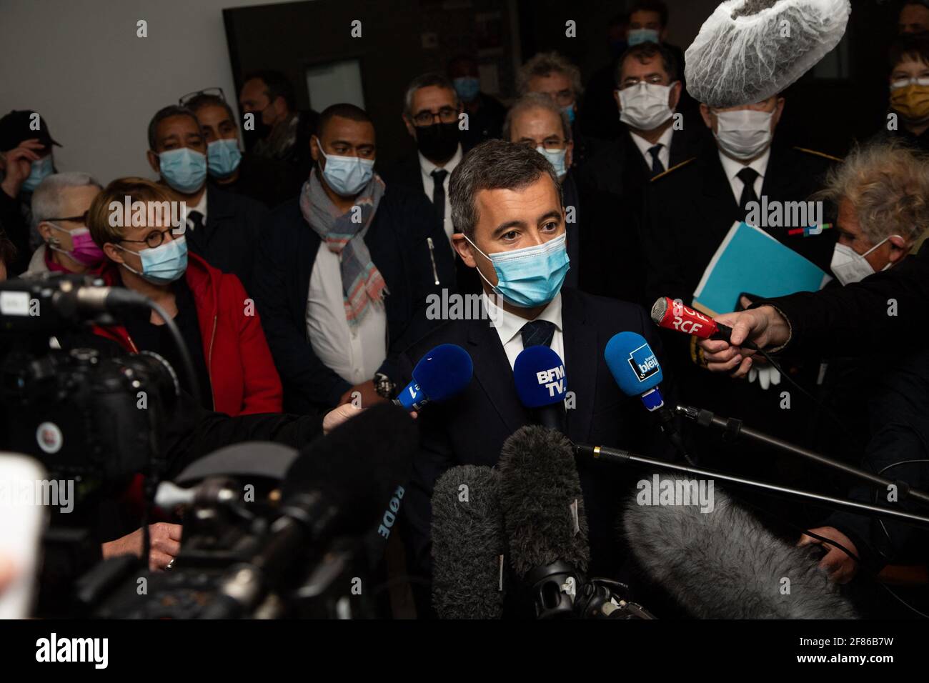 Rennes, Francia. 11 Apr 2021. Il Ministro degli interni francese Gerald Darmanin visita a Rennes, nella Francia occidentale, domenica 11 aprile 2021, dopo che le etichette islamofobiche sono state scoperte sulle pareti e sulle finestre poco prima della preghiera delle 6 del mattino. Il segretario di casa Gerald Darmanin ha reagito in un tweet, chiamando le registrazioni 'inaccettabili'. "Tutta la mia solidarietà con i musulmani del nostro Paese", ha scritto. Foto di Vincent Feuray/ABACAPRESS.COM Credit: Abaca Press/Alamy Live News Foto Stock