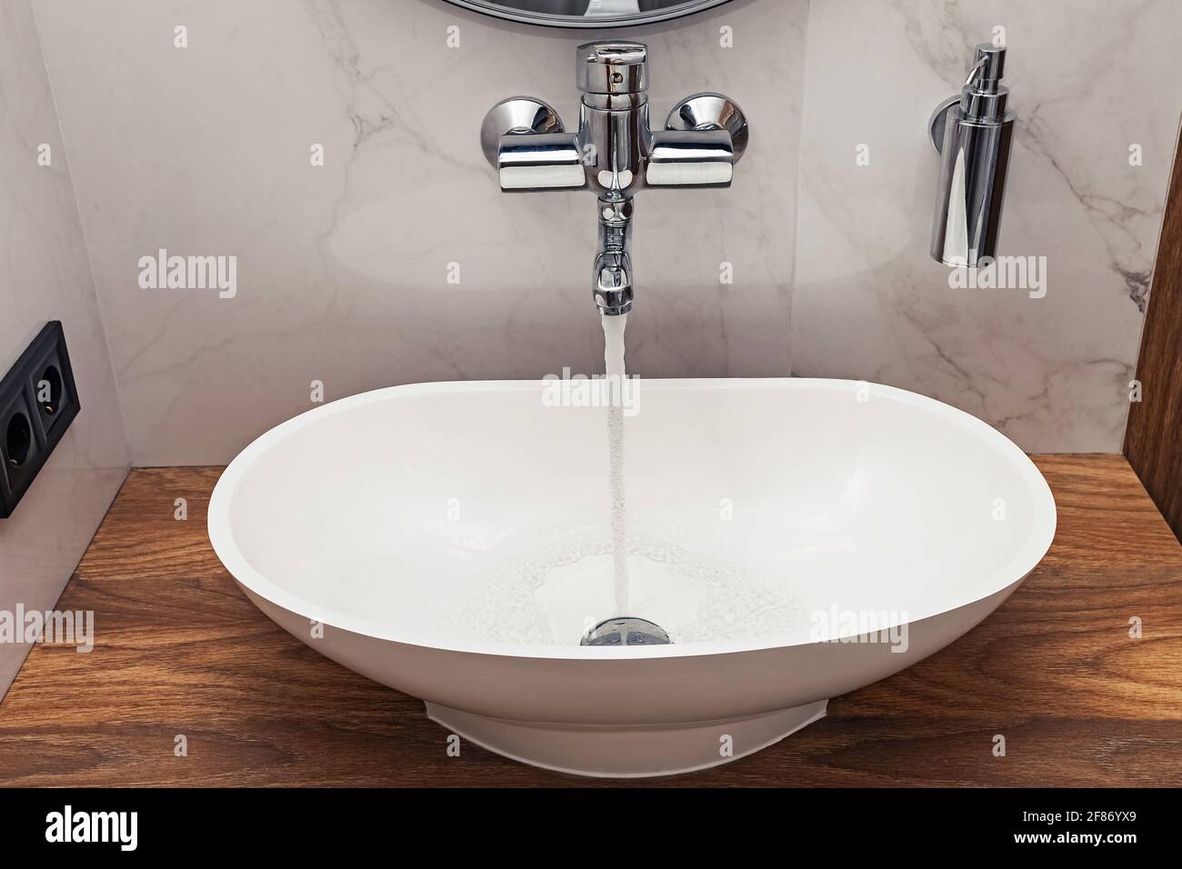 Dettagli interni moderni del bagno. Foto Stock