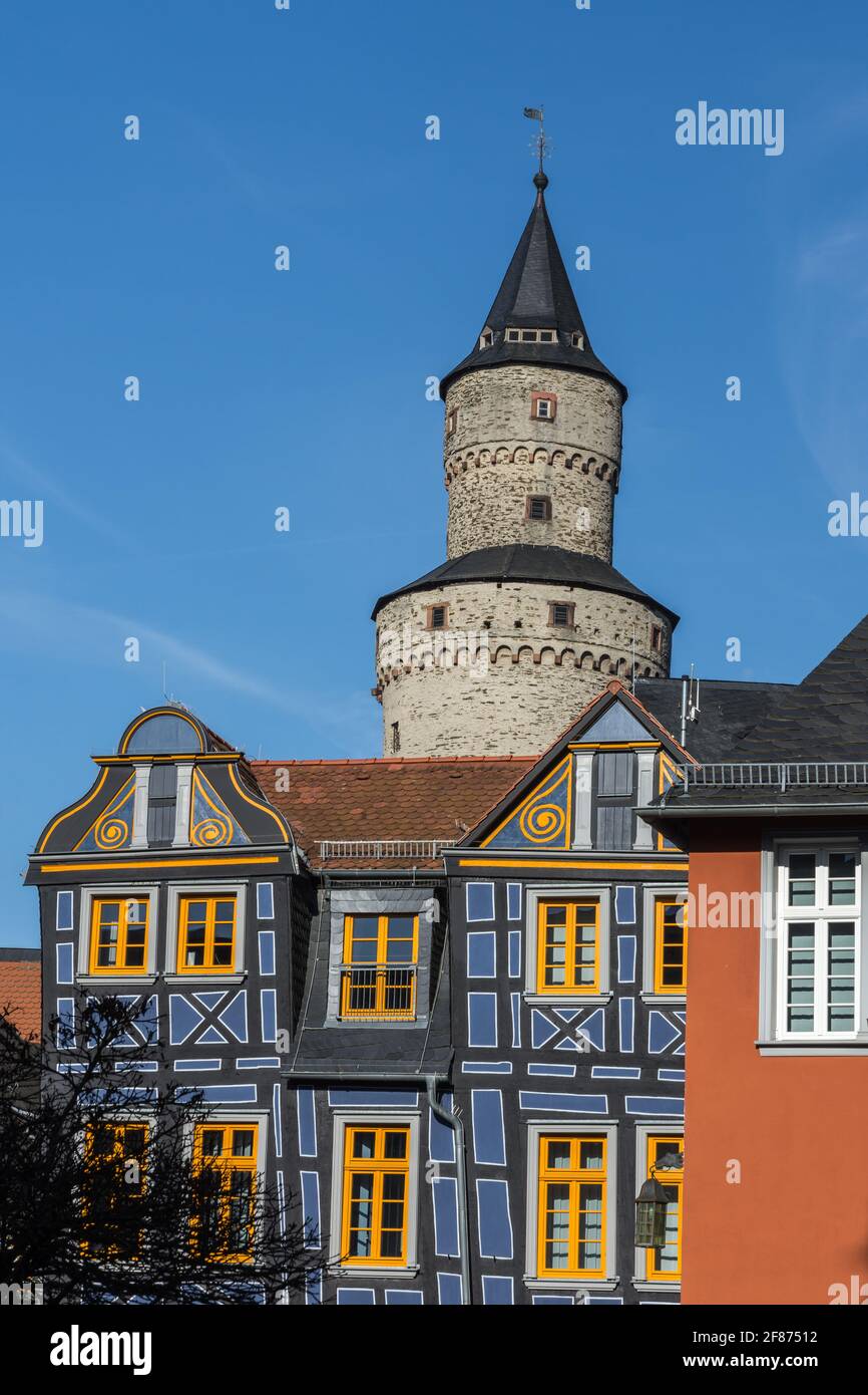 La Casa Pendente e la Torre delle Streghe a Idstein, Taunus, Assia, Germania Foto Stock