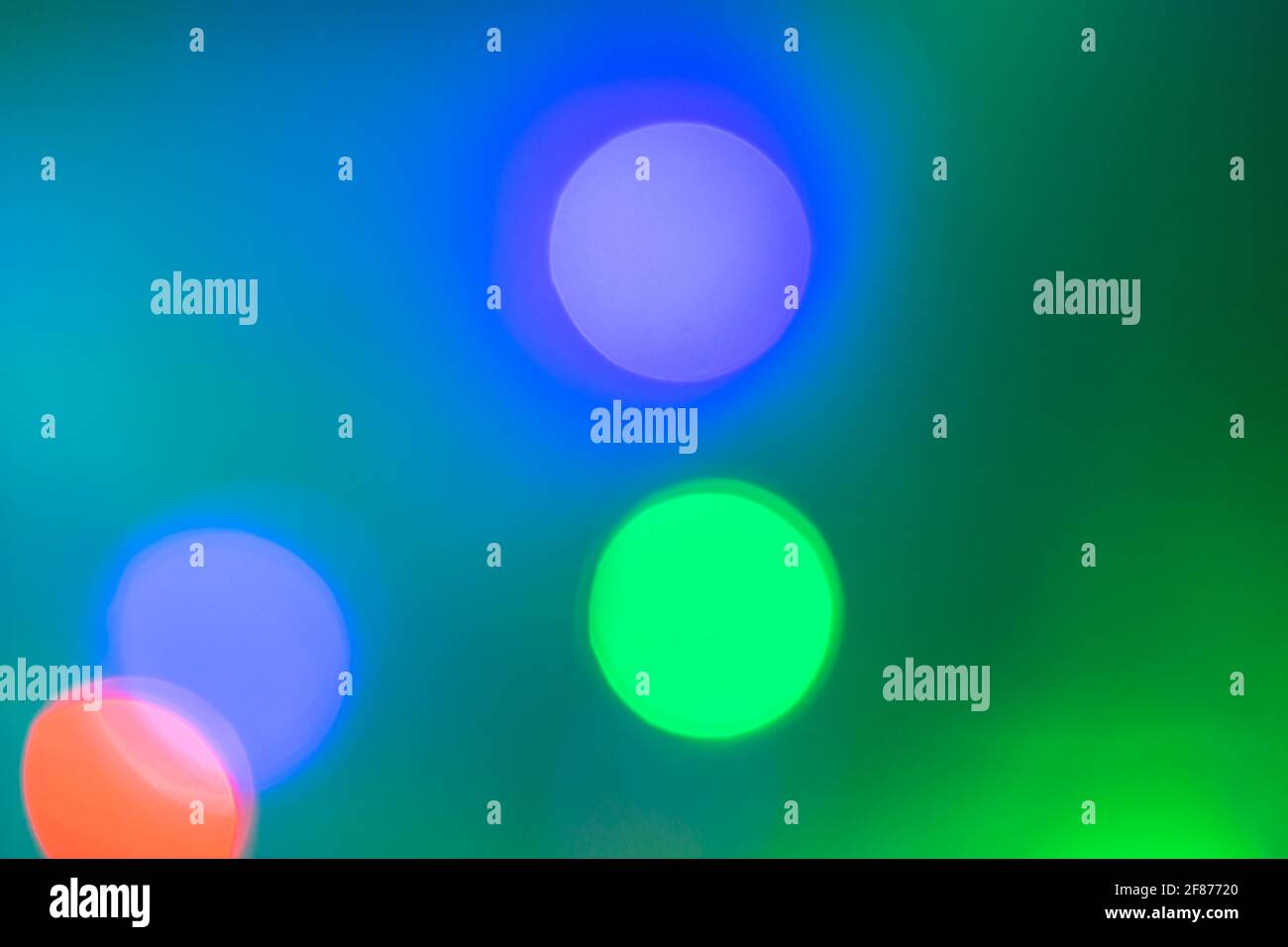 sfondo chiaro bokeh sfocato, luce abbagliante e incandescente nella città notturna, moderno sfondo luminoso bello Foto Stock