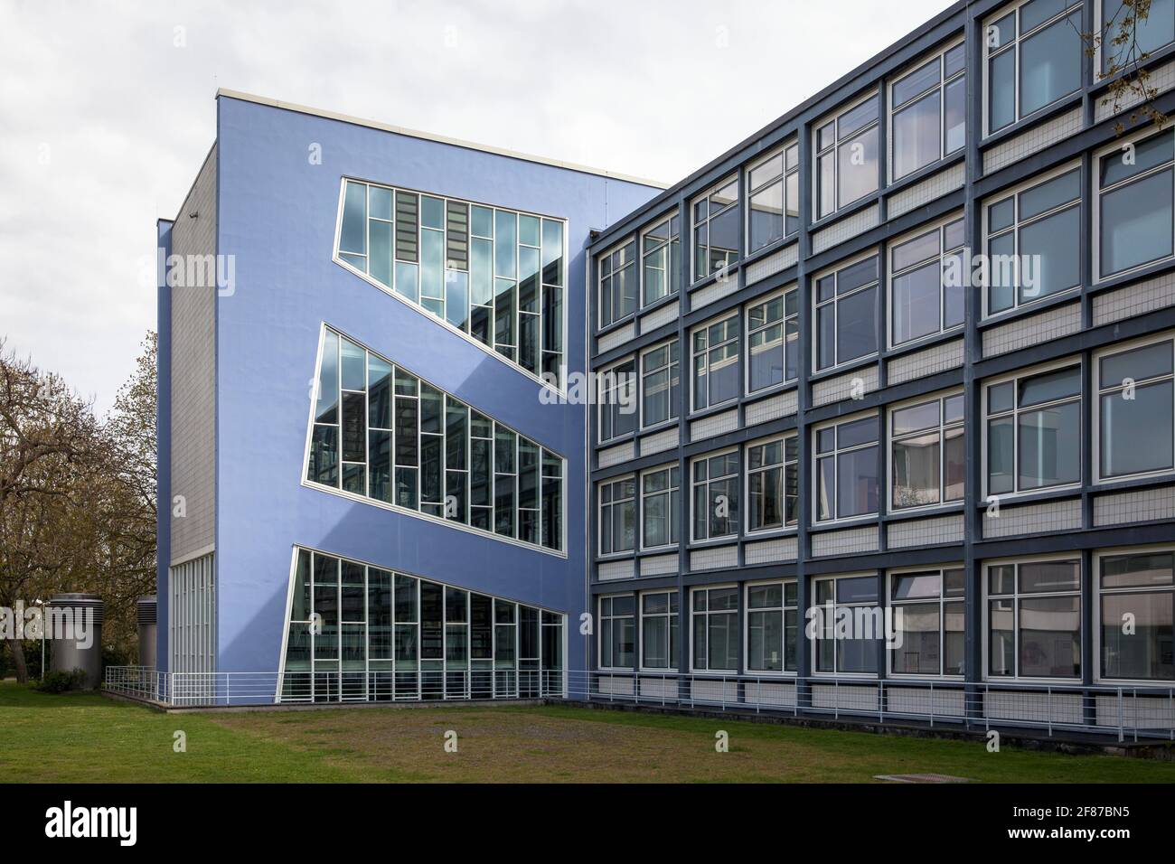 Edificio IBW (Istituto per l'Educazione professionale e commerciale) dell'Università di Colonia in via Herbert-Lewin nel distretto Lindenthal, Cosotn Foto Stock