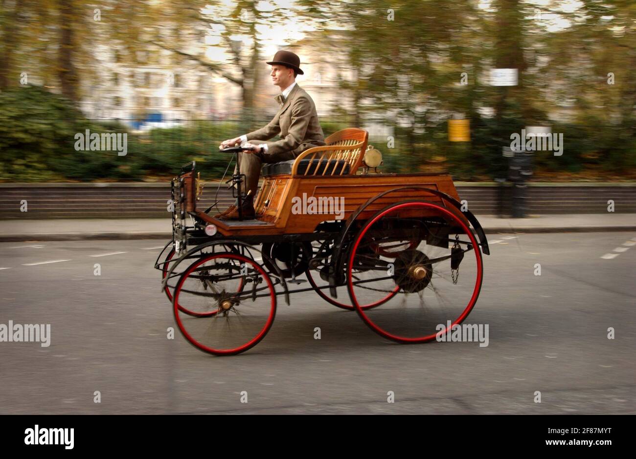 IL SANTLER CANE CART, LA PRIMA AUTOMOBILE BRITANNICA FATTA A MOTORE, B UILT DA SANTLER E CO NEL 1894 È IN VENDITA A CHRISTIES IL 4/12/01. 23/11/01 PILSTON Foto Stock