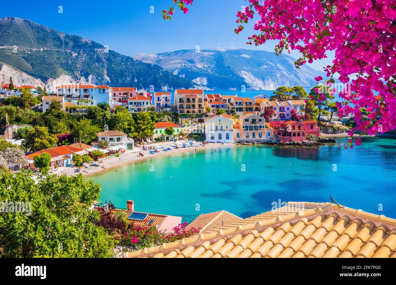 Cefalonia, Grecia. Villaggio colorato di Assos in Cefalonia. Foto Stock