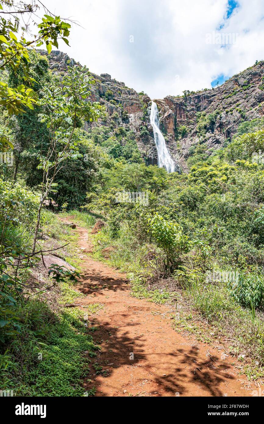 São Roque de Minas - MG, Brasile - 14 dicembre 2020: Sentiero della Riserva Naturale della cascata di Cerradão. Sierra di Canastra. Destinazione turistica Foto Stock
