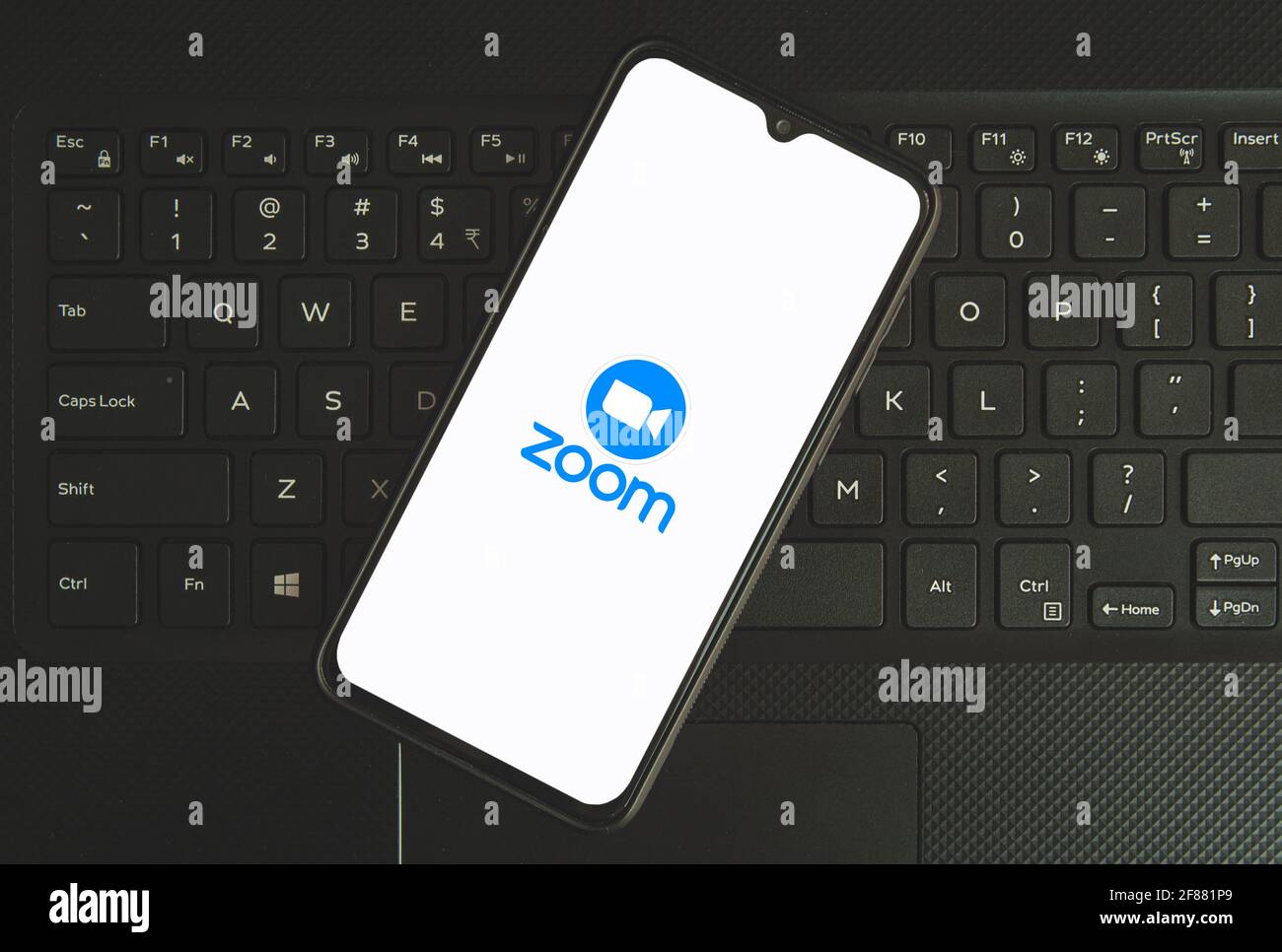 Zoom Video Communications fornisce servizi di videotelefonia e chat online tramite una piattaforma software peer-to-peer basata su cloud utilizzata per telec Foto Stock