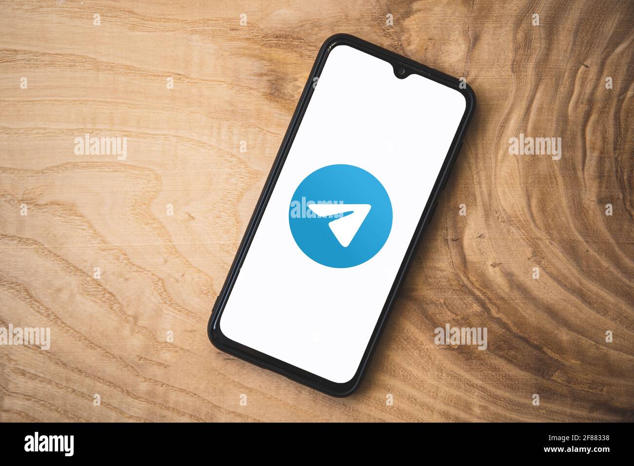 Telegram è un software di messaggistica istantanea e un servizio applicativo freeware, multipiattaforma e basato su cloud. Il servizio fornisce anche crittografia end-to-end Foto Stock