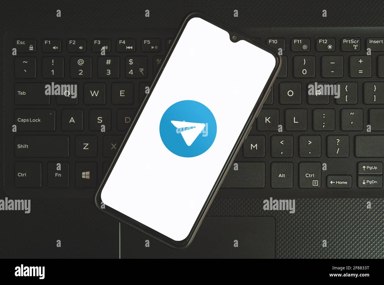 Telegram è un software di messaggistica istantanea e un servizio applicativo freeware, multipiattaforma e basato su cloud. Il servizio fornisce anche crittografia end-to-end Foto Stock