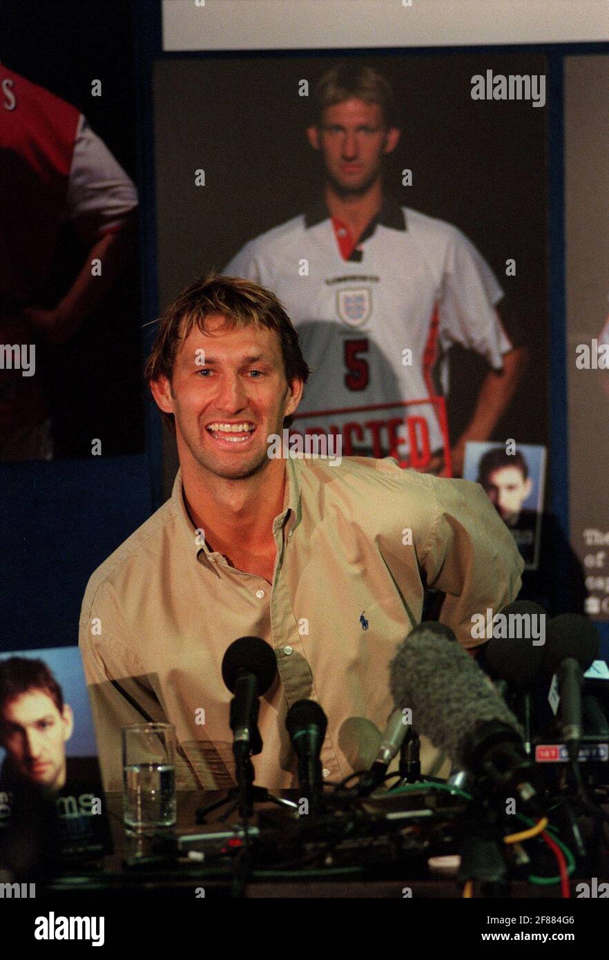 Tony Adams Calcio Ottobre 98Arsenal e Inghilterra calciatore al lancio del suo libro Foto Stock