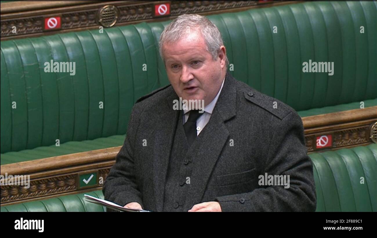 Il leader di SNP Westminster Ian Blackford rende omaggio al Duca di Edimburgo nella House of Commons, Londra. Data immagine: Lunedì 12 aprile 2021. Foto Stock