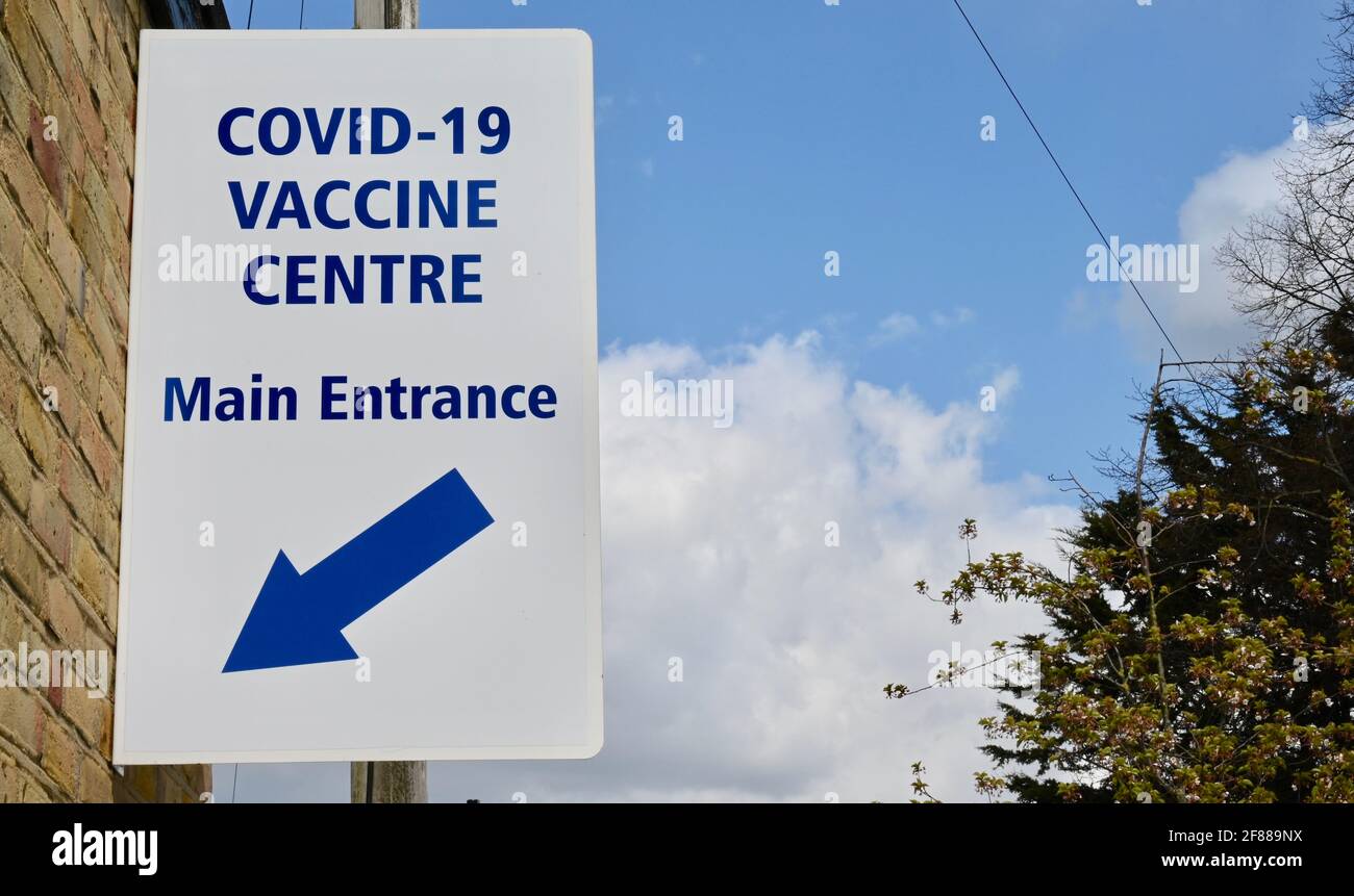 COVID-19 segno del centro vaccino, Aspire Pharmacy, Sidcup, Kent. REGNO UNITO Foto Stock