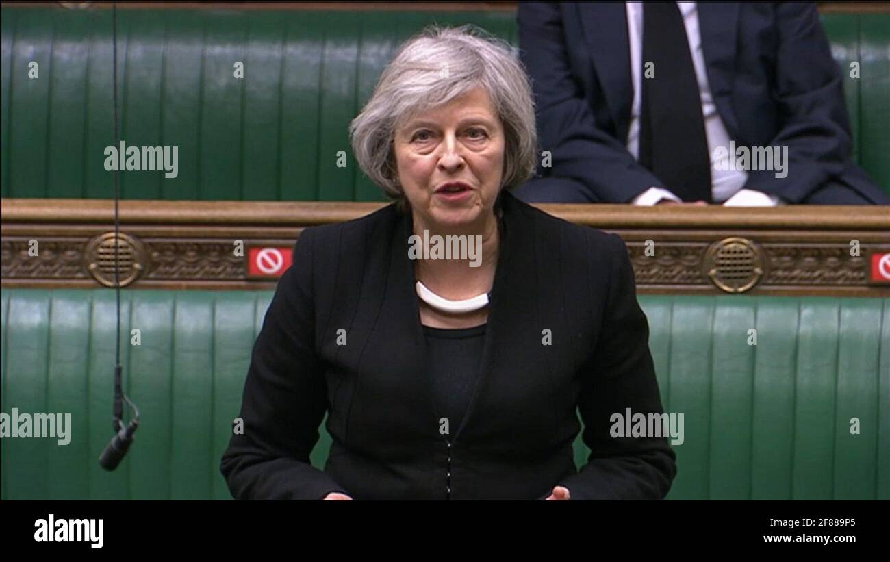 L'ex primo ministro Theresa May rende omaggio al Duca di Edimburgo nella House of Commons, Londra. Data immagine: Lunedì 12 aprile 2021. Foto Stock