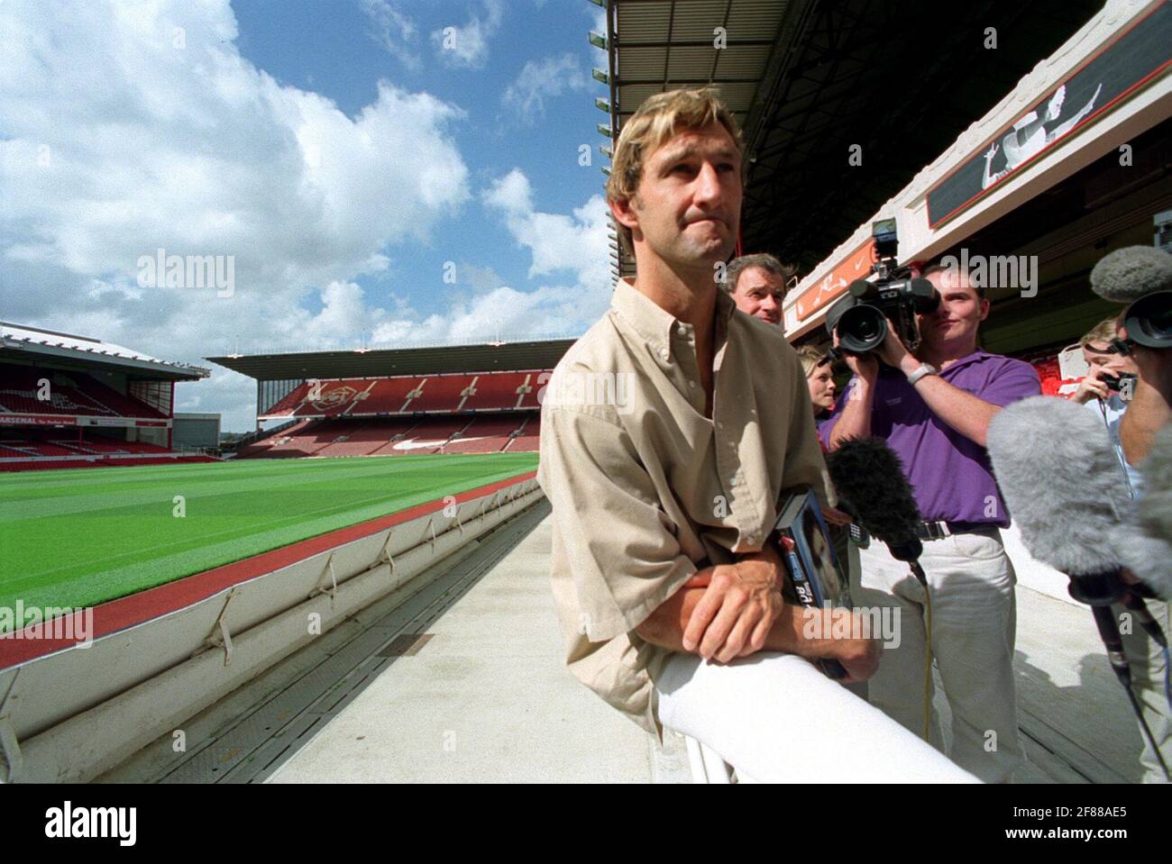 Tony Adams Calcio Ottobre 98Arsenal e Inghilterra calciatore al lancio del suo libro Foto Stock