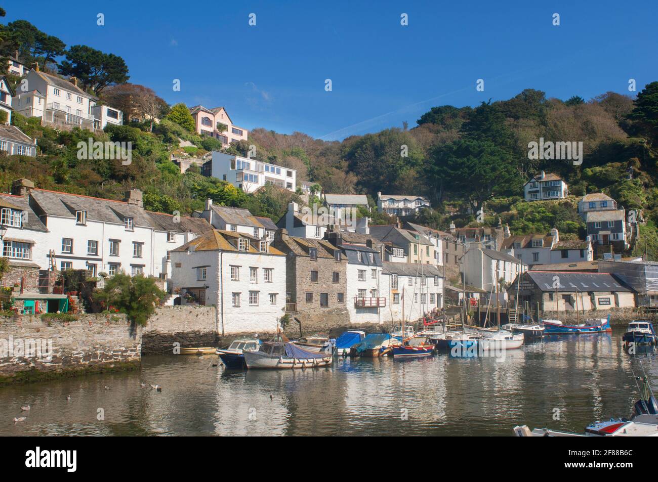 Il porto e villaggio di Polperro, Cornovaglia, Regno Unito - John Gollop Foto Stock