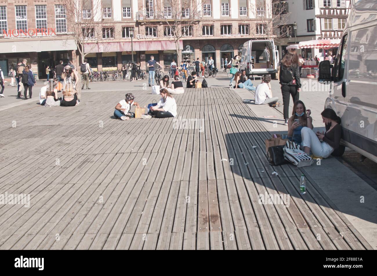 Architettura minimalistica-Fotografia di strada nella città di Strasburgo durante la primavera del 2021 Tempo Covid Foto Stock