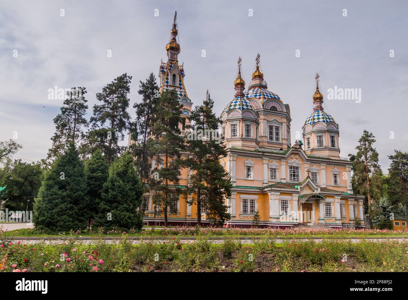 Cattedrale dell'Ascensione Cattedrale di Zenkov , cattedrale ortodossa russa situata nel Parco Panfilov ad Almaty, Kazakhstan Foto Stock